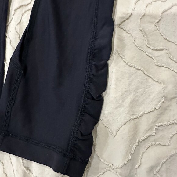 Like New Lululemon Size 6 - Picture 7 of 9